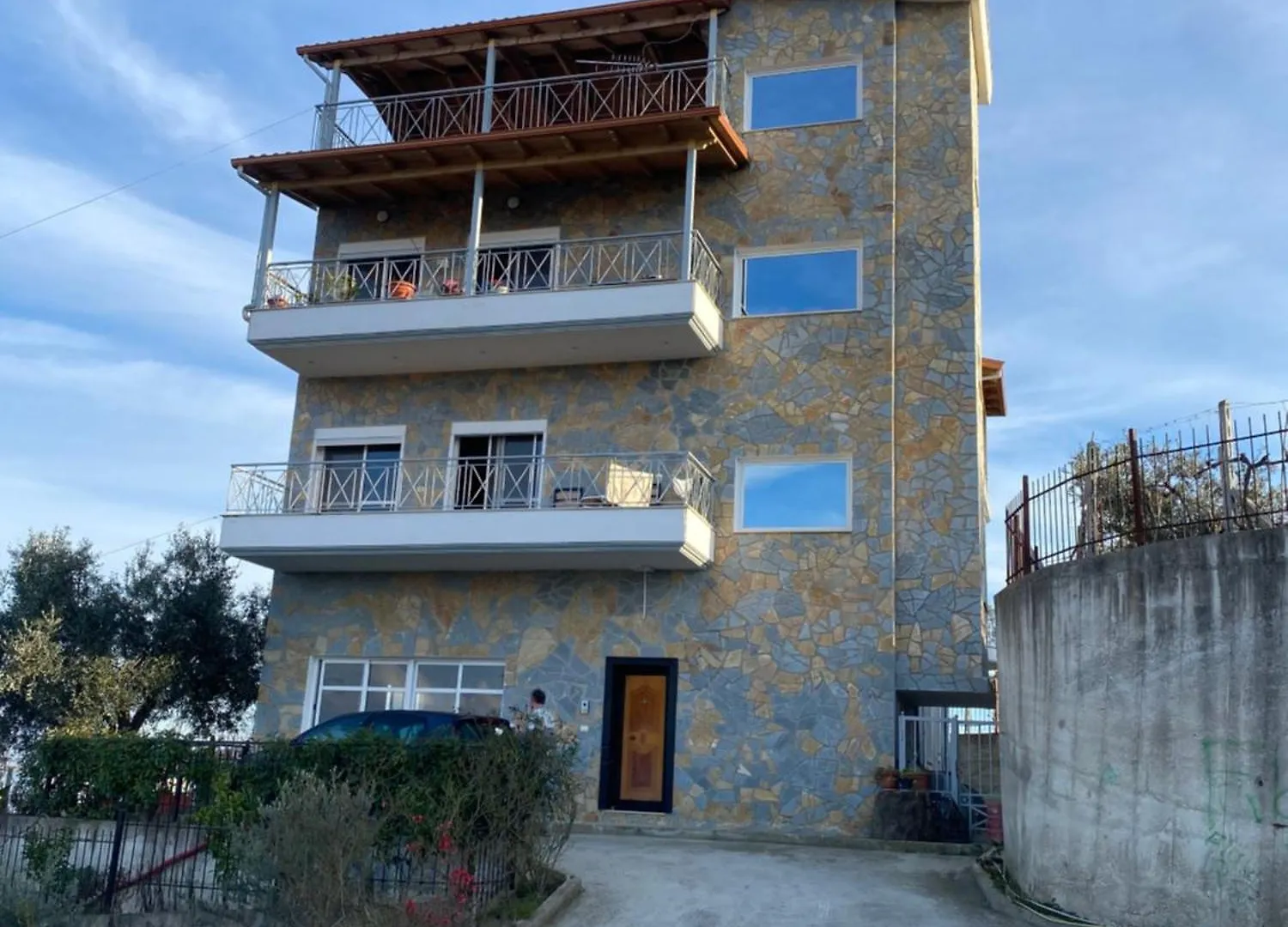 Private Rooms In Villa, City Side Tirana