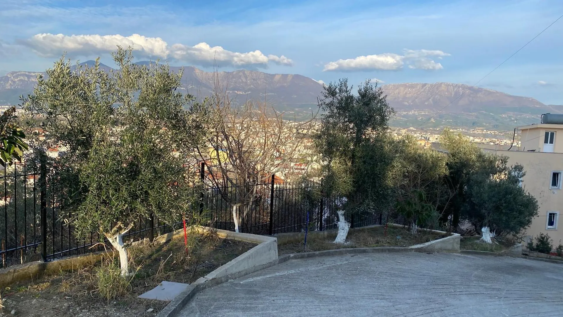 Guest house Private Rooms In Villa, City Side Tirana Albania